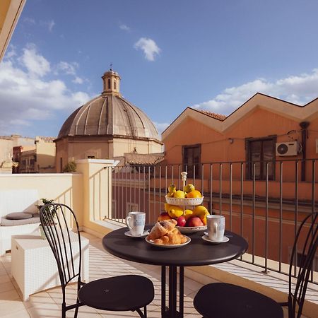 Luxury Suite La Terrazza In Pieno Centro In 卡利亚里 外观 照片