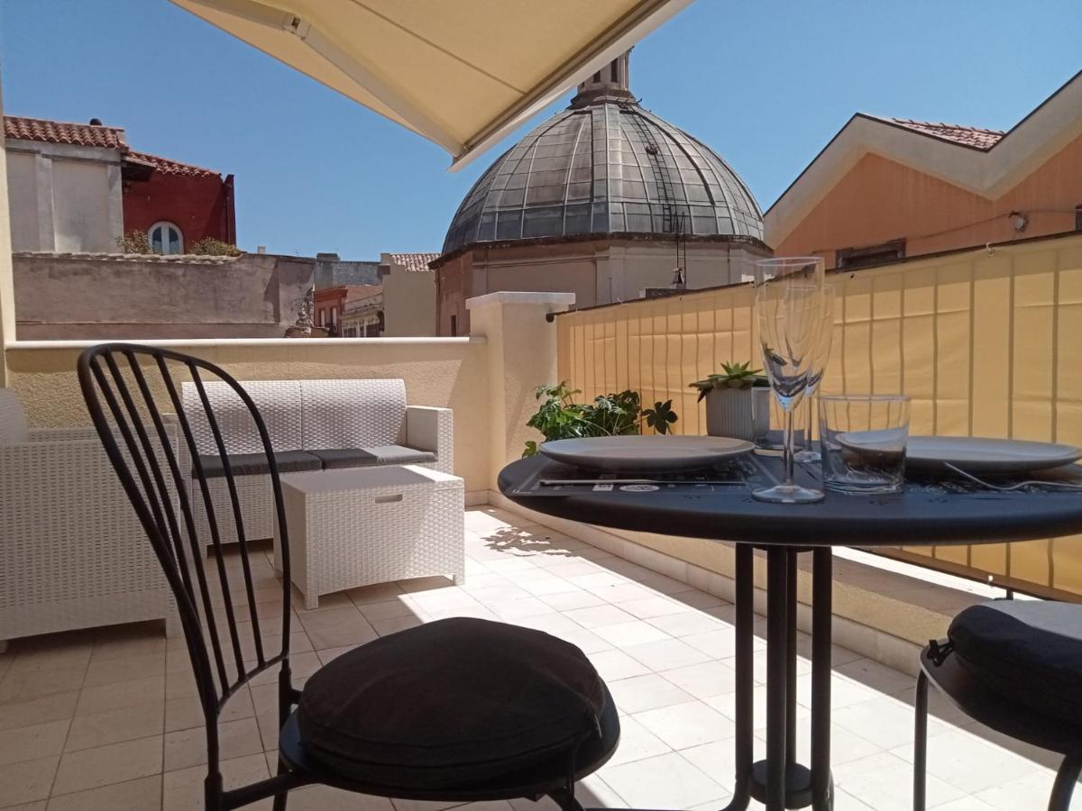 Luxury Suite La Terrazza In Pieno Centro In 卡利亚里 外观 照片
