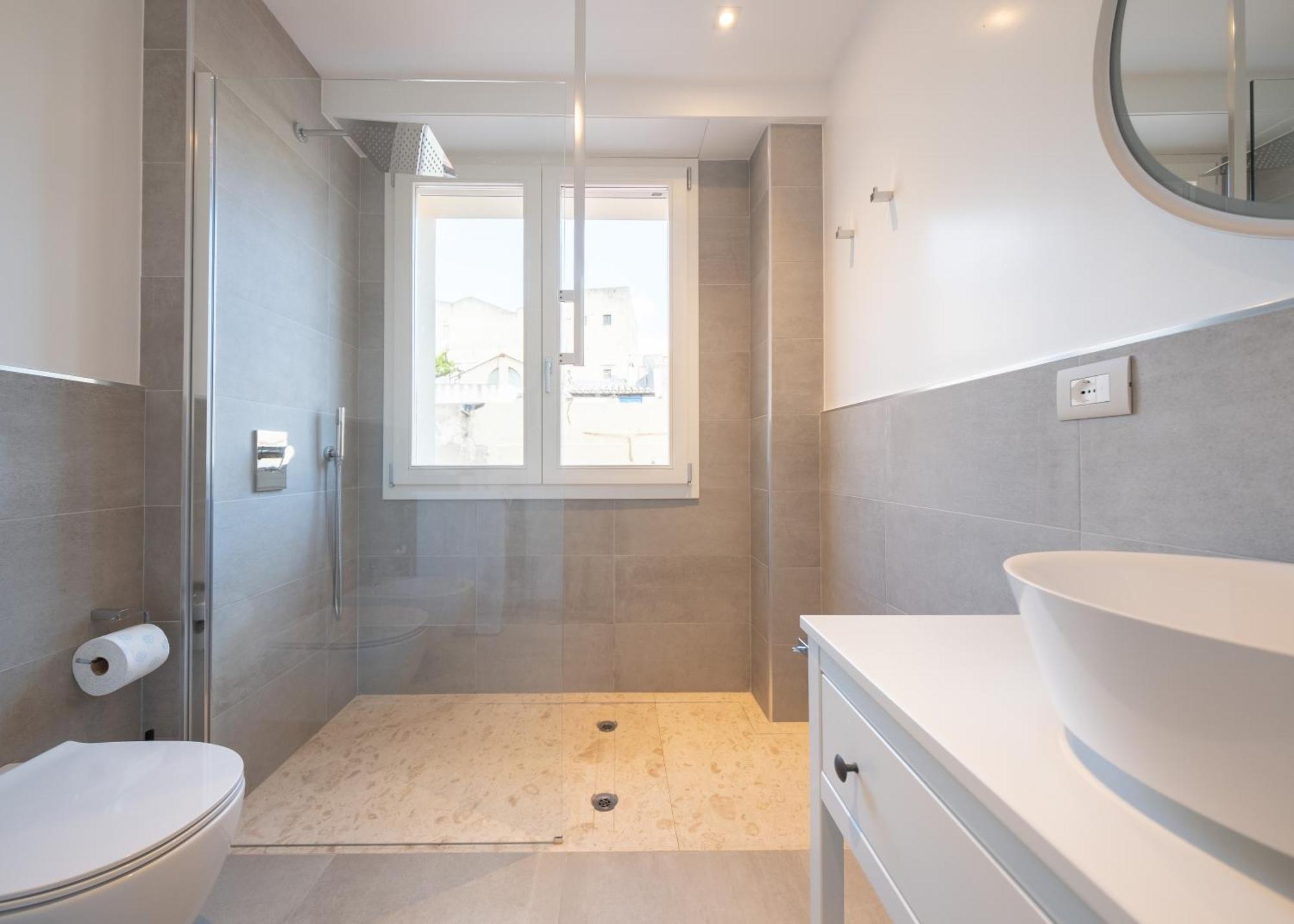 Luxury Suite La Terrazza In Pieno Centro In 卡利亚里 外观 照片