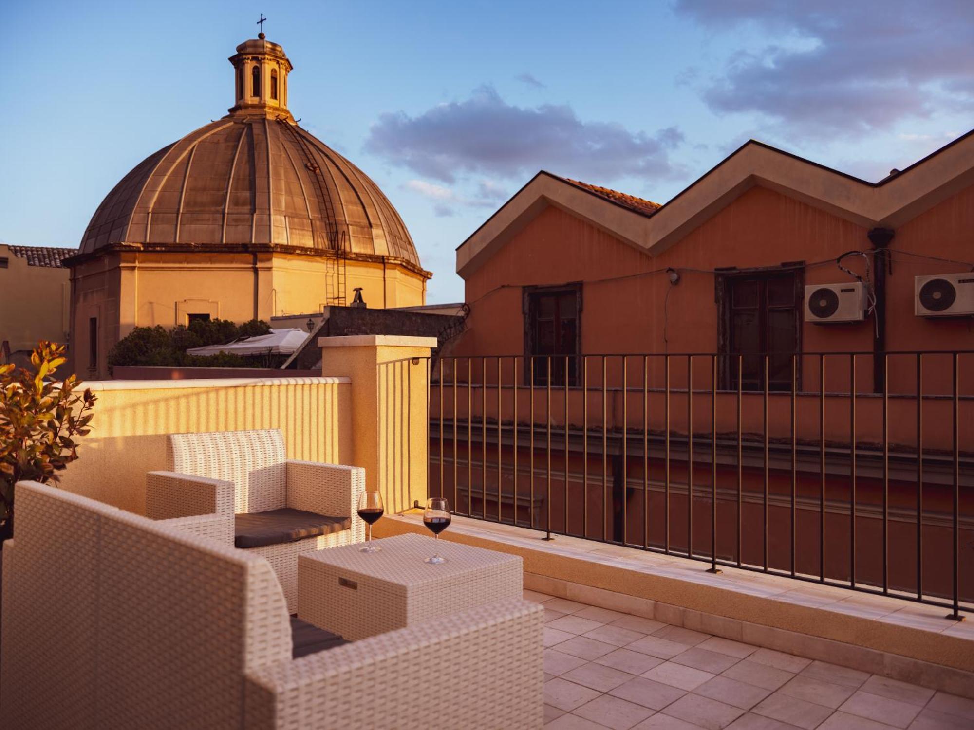 Luxury Suite La Terrazza In Pieno Centro In 卡利亚里 外观 照片