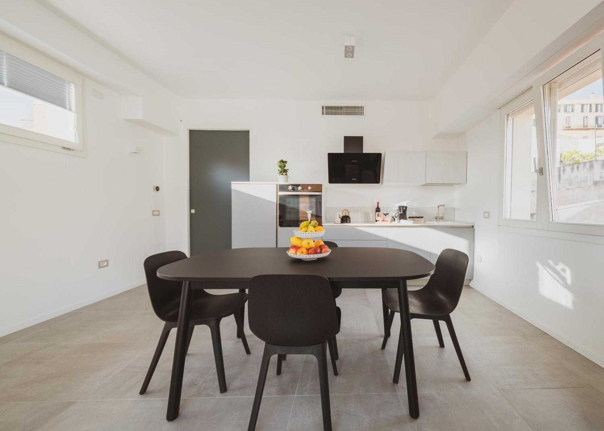 Luxury Suite La Terrazza In Pieno Centro In 卡利亚里 外观 照片