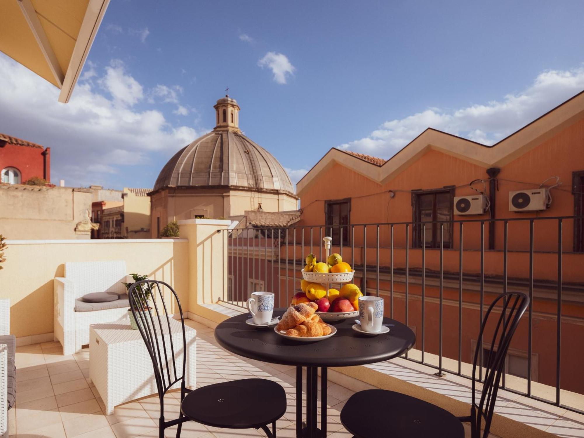 Luxury Suite La Terrazza In Pieno Centro In 卡利亚里 外观 照片